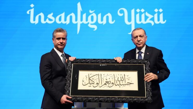 Cumhurbaşkanı Recep Tayyip Erdoğan, “10 Aralık Dünya İnsan Hakları Günü'nü dünyanın pek çok yerinde insan haklarının ayaklar altına alınırken karşıladığımız da bir gerçektir.