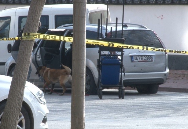 Terör - Konya’da polisin dur ihtarına uymayan şüpheli şahsın kullandığı otomobil, yaklaşık 40 metre süren kovalamacanın ardından lastiklerine ateş açılarak durduruldu.