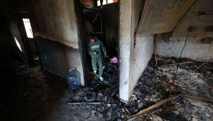 Cenin -  İsrail askerler, dün sabah baskın gerçekleştirdiği işgal altındaki Batı Şeria'nın Cenin kentindeki saldırılarının ikinci gününde bir evi bombaladı. A