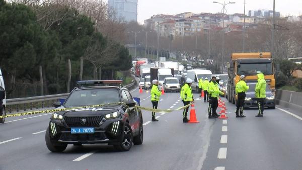 Üst Geçitten Atlayan Kadına Otomobil Çarptı