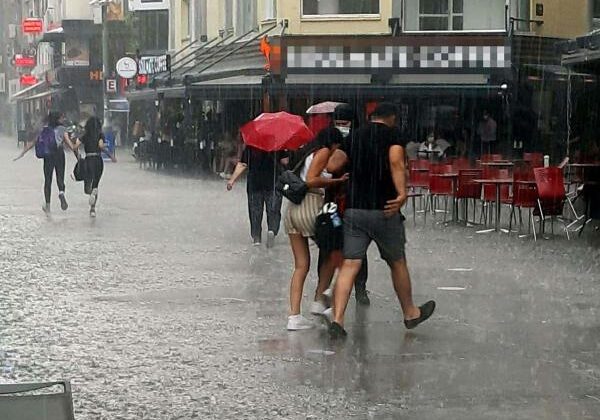 İzmir İçin Fırtına ve Kuvvetli Sağanak Uyarısı