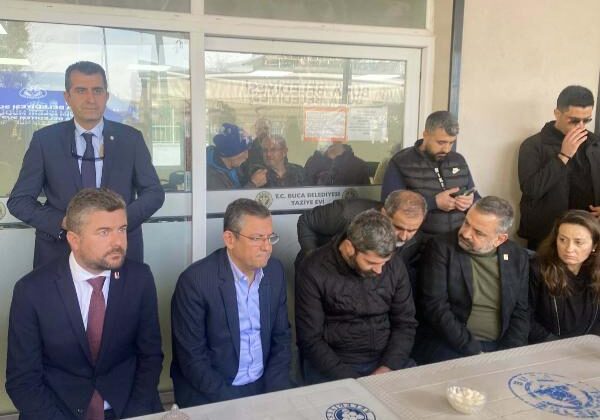 Özgür Özel İzmir’de Öldürülen Taksicinin Ailesine Taziye Ziyaretinde Bulundu