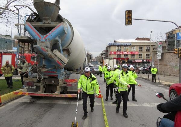 Beton Mikseri Mendil Satan Kadını Ezdi