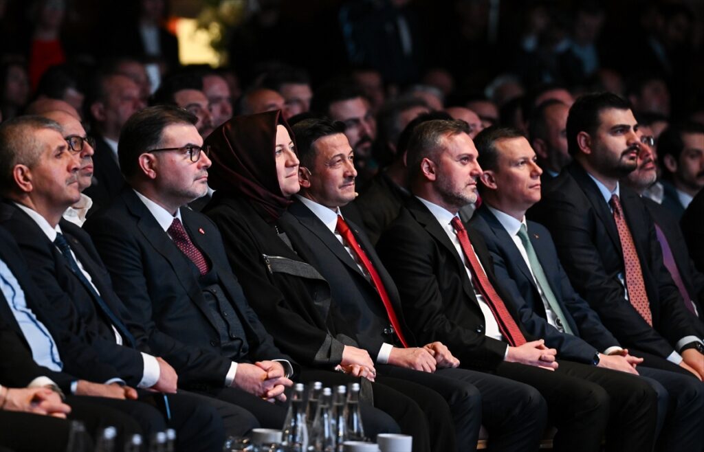 AK Parti İzmir Adayı Hamza Dağ, Projelerini Tanıttı