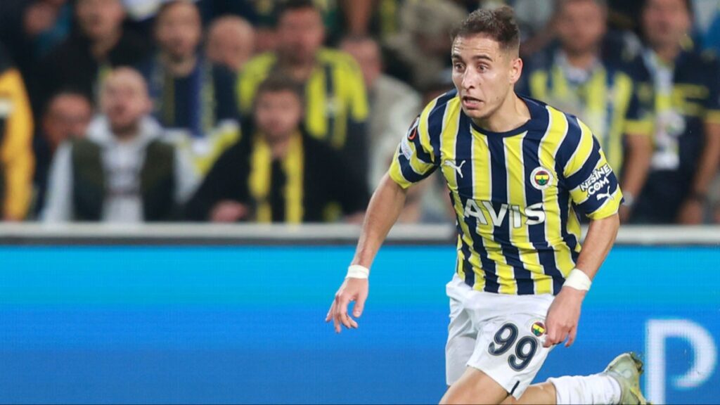 Fenerbahçe'de 26 yaşındaki futbolcu Emre Mor, sezon sonuna kadar Fatih Karagümrük takımına kiralık olarak verildi.