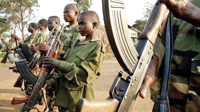 Orta Afrika Cumhuriyeti'nde 10 Bin Çocuk, Asker olarak Kullanılıyor