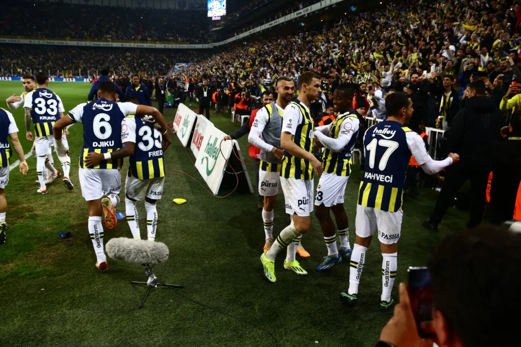 Fenerbahçe Geriye Düştüğü Maçta Farklı Kazandı