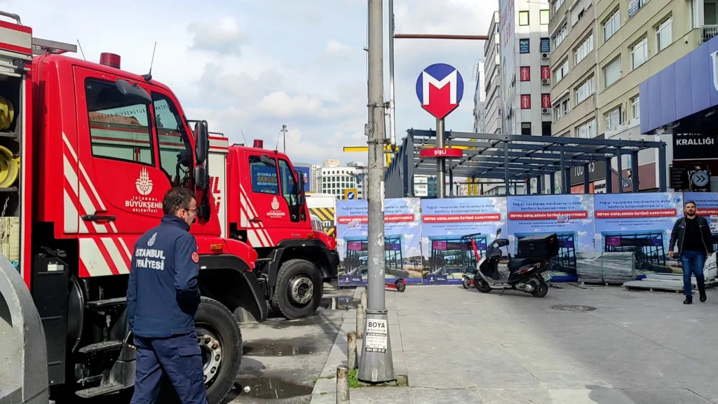 Üniversite Öğrencisi Ailesine Not Bırakıp Metro Raylarına Atlayarak İntihar Etti!