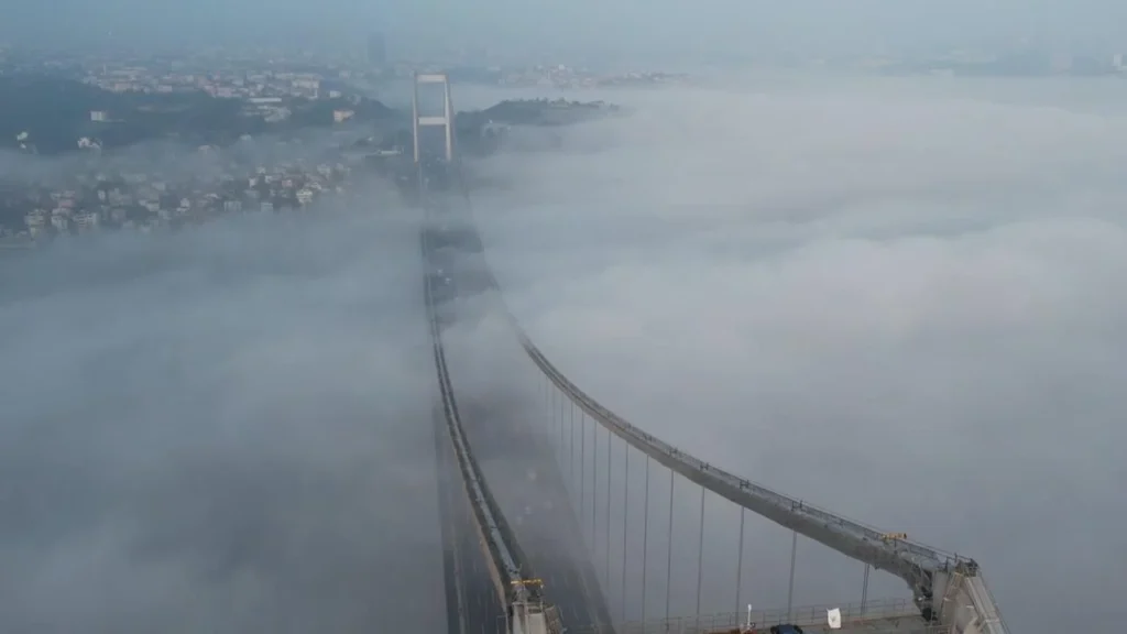 İstanbul'da Sis Etkili Oldu: Gemi Trafiği Durduruldu