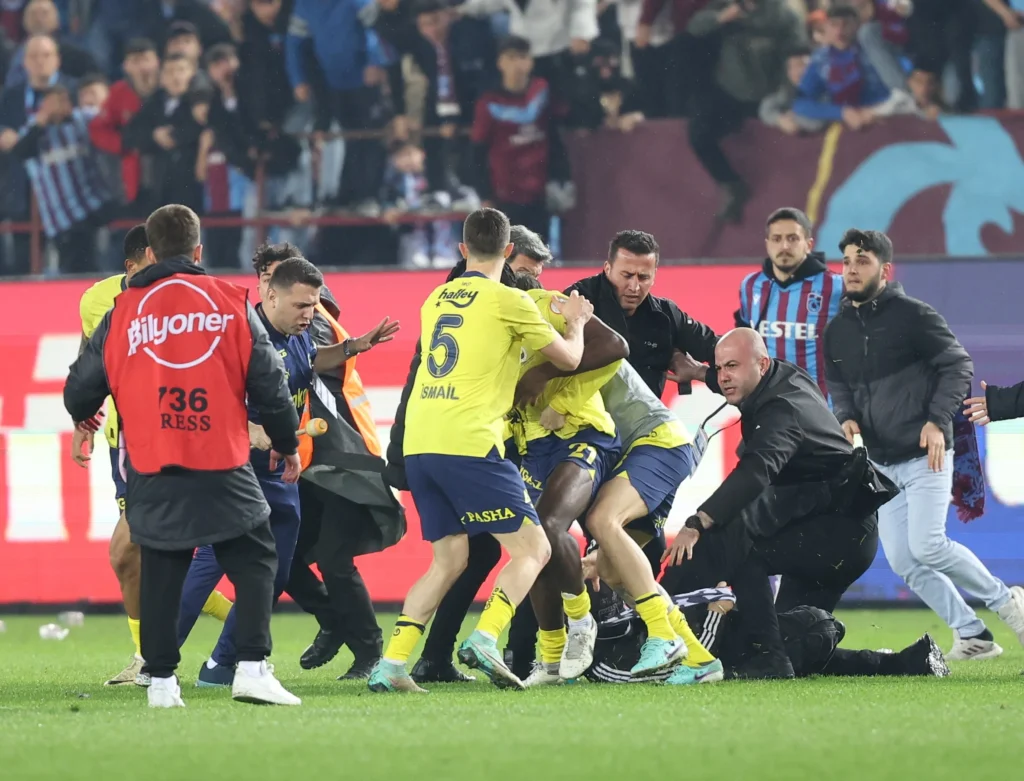 Olaylı Trabzonspor-Fenerbahçe Maçında 5 Taraftarın Tutukluluğuna İtiraz Reddedildi