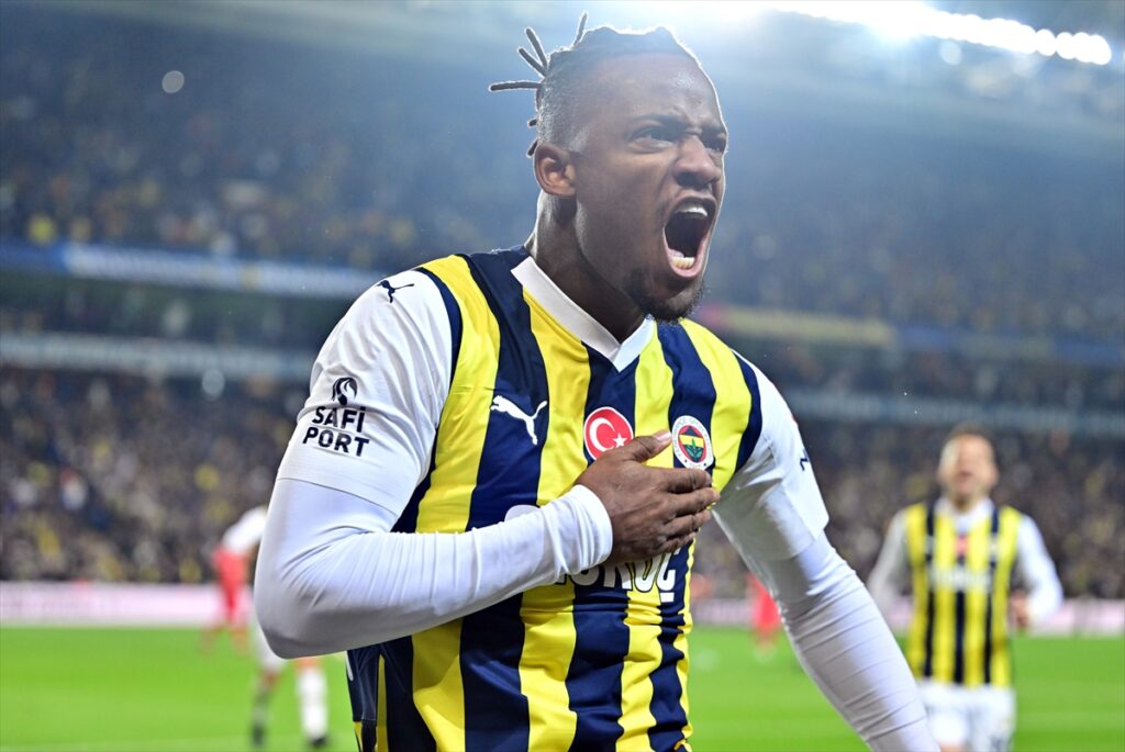 Fenerbahçe Geriye Düştüğü Maçta Farklı Kazandı