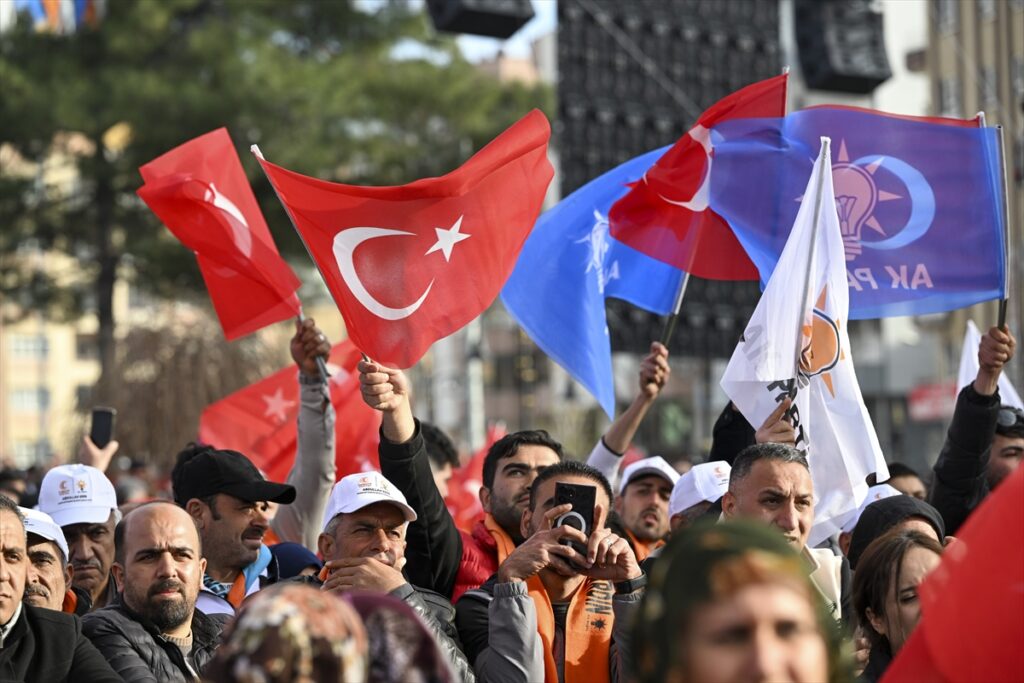 CB Erdoğan, Mardin Mitinginde Konuştu: Tayyip Erdoğan'ın Dik ve Dirayetli Duruşunu Mazlum Gazze Halkı Çok İyi Biliyorç