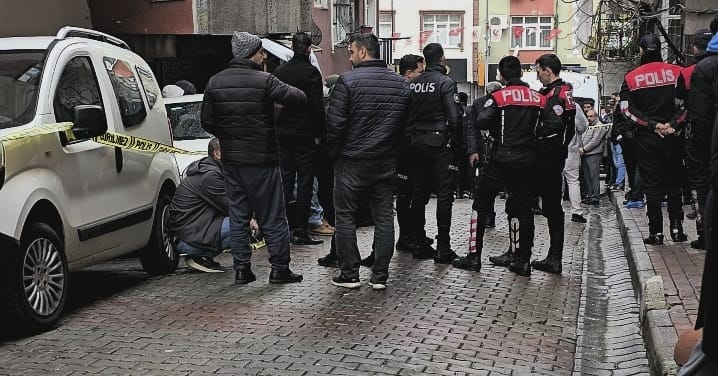 Annesini ve Kız Kardeşini Öldürdükten Sonra Camii'de İntihar Etti! 