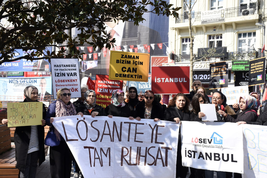 İstanbul'da çLÖSEVç Protestosu