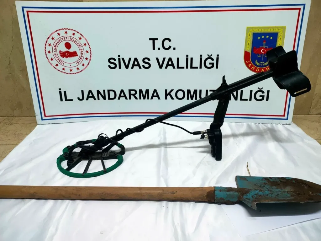 Sivas'ta Terk Edilmiş Tarihi Köyde 1 Yılda 12 Defineci Yakalandı