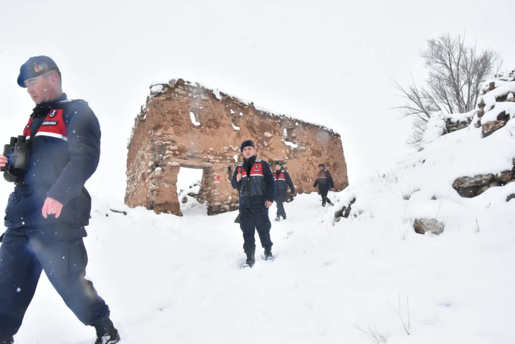 Sivas'ta Terk Edilmiş Tarihi Köyde 1 Yılda 12 Defineci Yakalandı