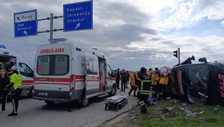 Korkunç Kaza: TIR, Minibüsü Parçaladı, 5 Ölü, 10 Yaralı