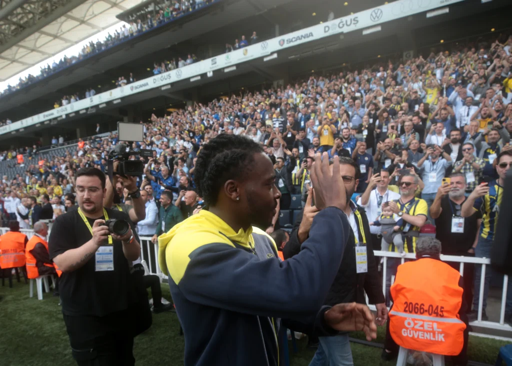 Fenerbahçe Olağanüstü Genel Kurul Toplantısına Dakikalar Kaldı!