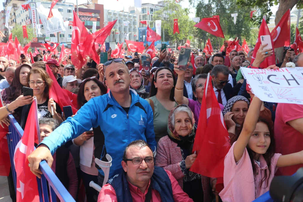 Özgür Özel: Beni Seven Arkamdan Gelsin