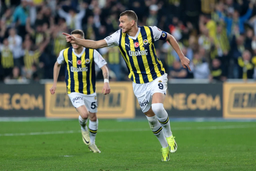 Fenerbahçe Kadıköy'de Adana Demirspor'u 4-2'lik Skorla Geçti!