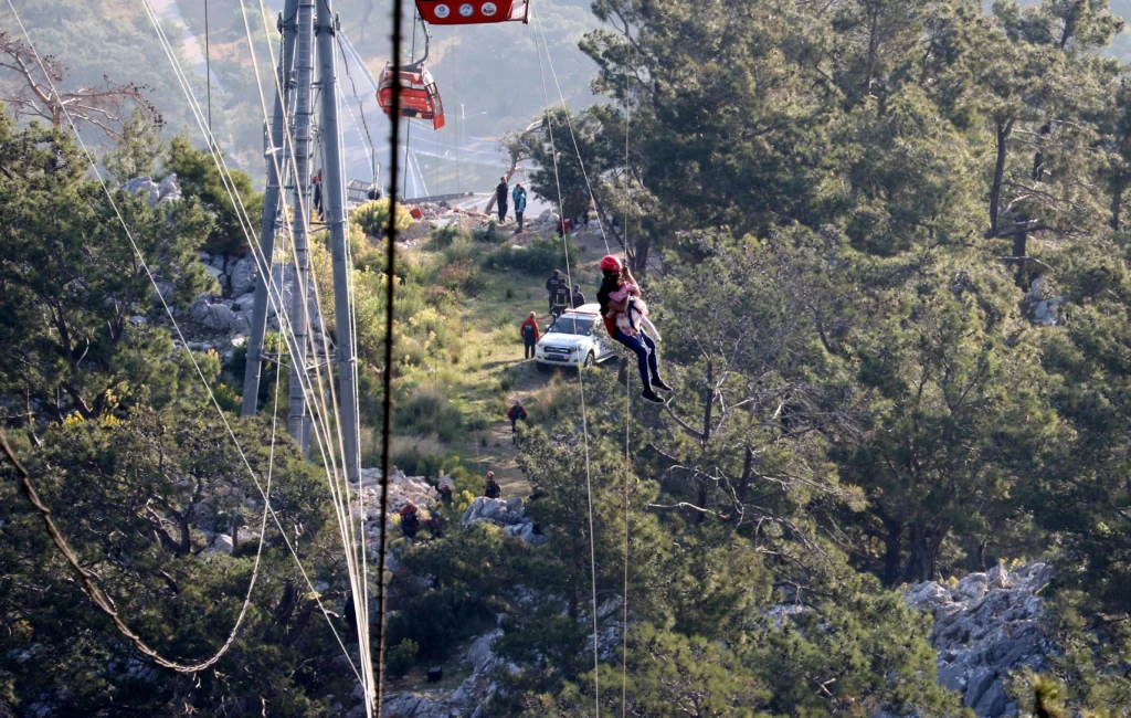 Antalya'da Teleferik Kazası! 1 Ölü 10 Yaralı