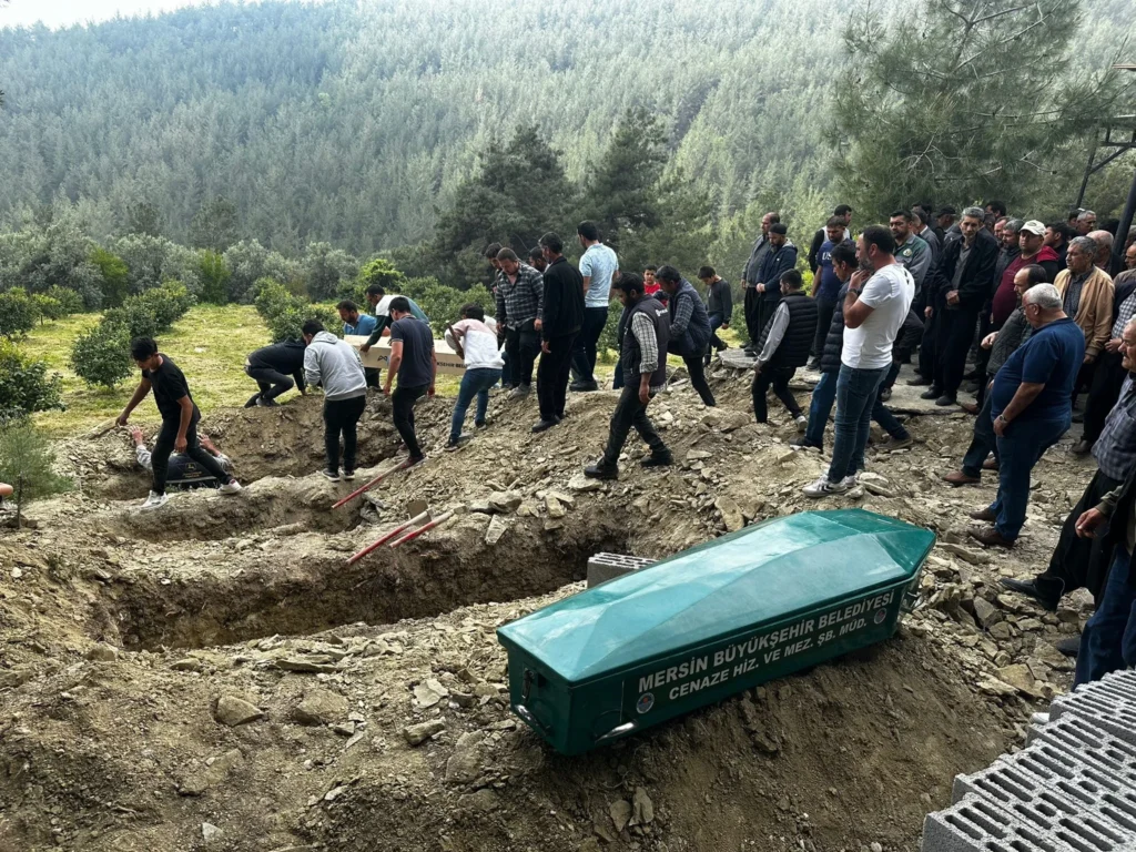 Mersin'de Yanan Ev ve Otomobilde Cesetleri Bulunan Aile Cinayete Kurban Gitmiş!