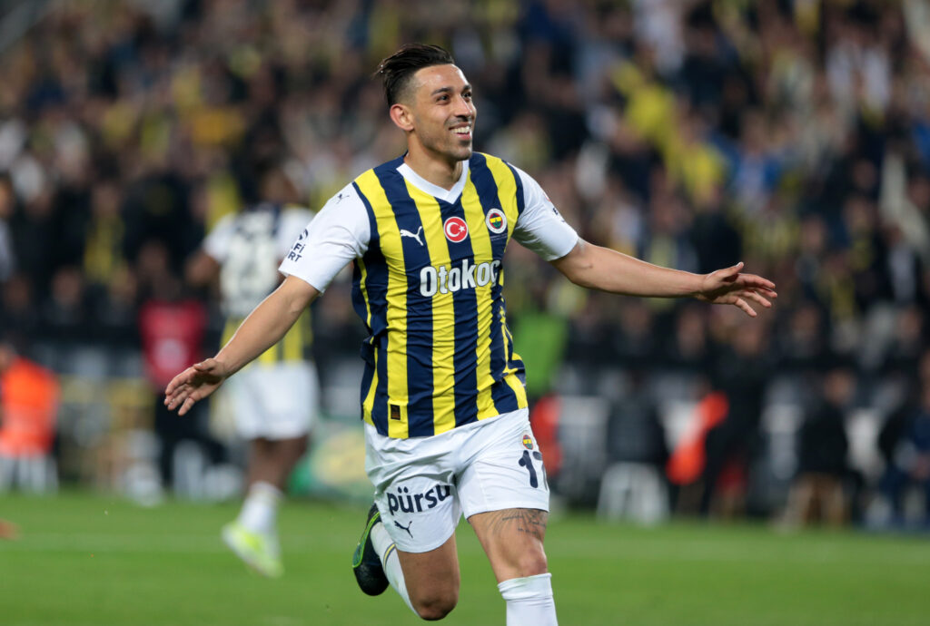 Fenerbahçe, Derbide Beşiktaş'ı 2-1'le Geçerek Zirve Yarışında İddiasını Sürdürdü!