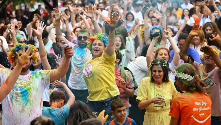 Adana'da Portakal Çiçeği Festivalinde Rengarenk Görüntüler Ortaya Çıktı