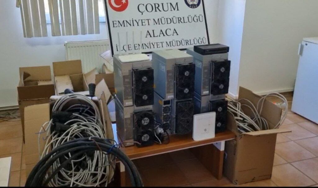 Çorum'da Kiraladığı Atölyeye Kaçak Elektrik Çekerek Bitcoin Üretti!