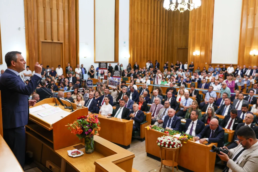 Özgür Özel: Sayın Bahçeli'ye Acil Şifalar Diliyorum