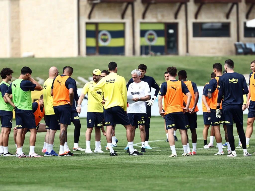 Fenerbahçe, Yeni Sezon Çalışmalarını Topuk Yaylası Tesislerinde Sürdürdü