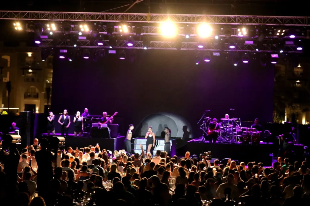 Hadise, Şarm El Şeyh’te 4 Bin Kişiye Konser Verdi