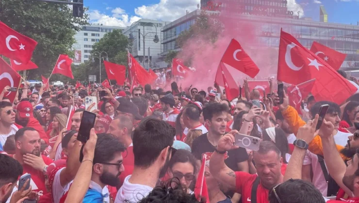 Hollanda - Türkiye Maçı Öncesi Berlin Kırmızı Beyaza Büründü