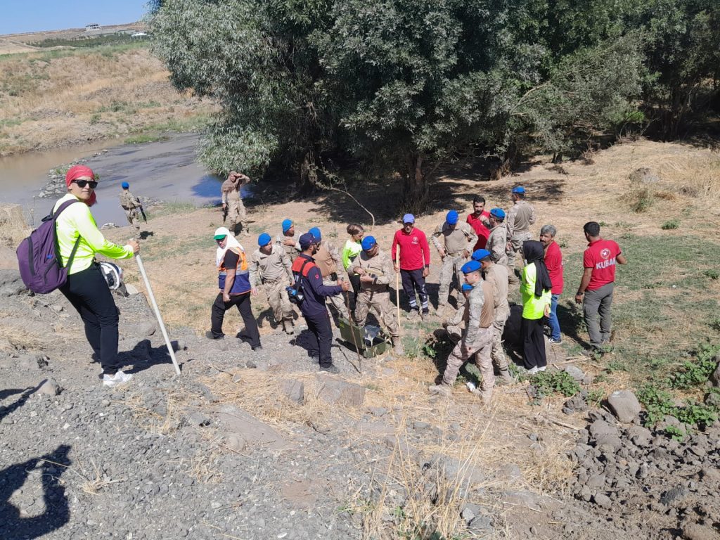 Diyarbakır'da Narin'i Arama Çalışmaları 10'uncu Gününde; Cuma Namazında Dualar Edildi