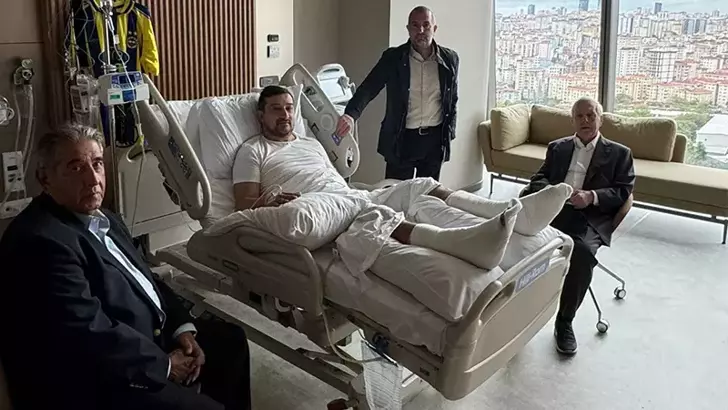 Serhat Akın'a Aziz Yıldırım ve Mahmut Uslu'dan  Geçmiş Olsun Ziyareti