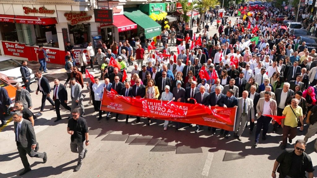 Afyon'un Gururu: 114 Metrelik Lokumla Guinness Rekoru!