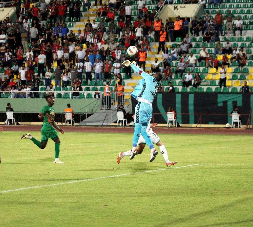 Amedspor, Kocaelispor'u Rahat Geçti Aldı 3-0