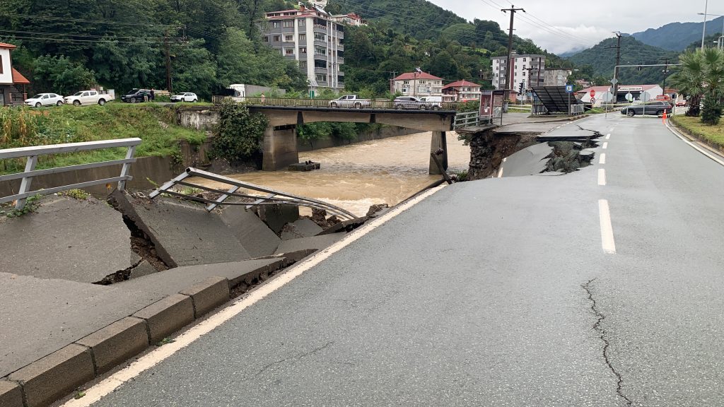 Artvin’in Arhavi ilçesinde Heyelan ve Taşkın Kabusu!