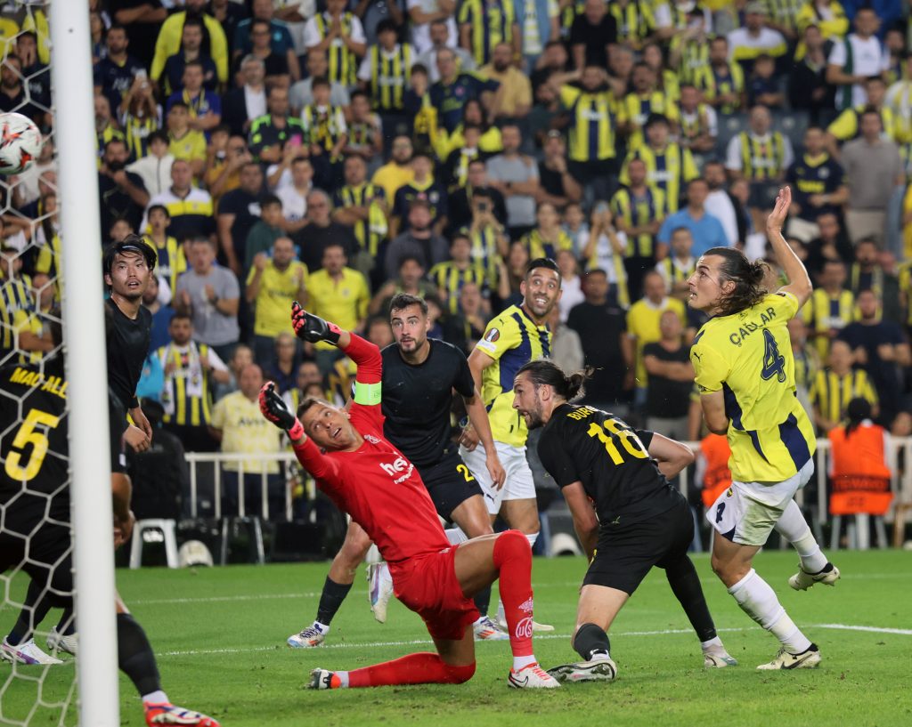 Fenerbahçe, Avrupa Ligi'ne 3 Puanla Başladı 2-1