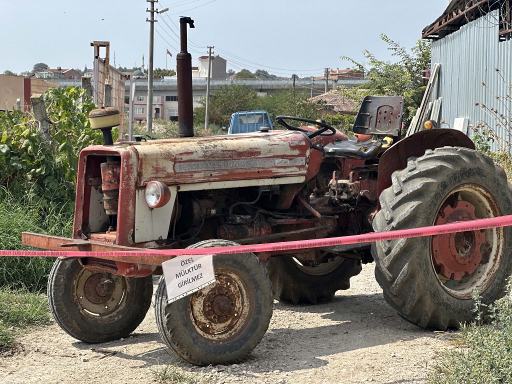 Edirne'de Tapulu Arazisine 'Özel Mülk' Dedi, Yolu Kapattı!